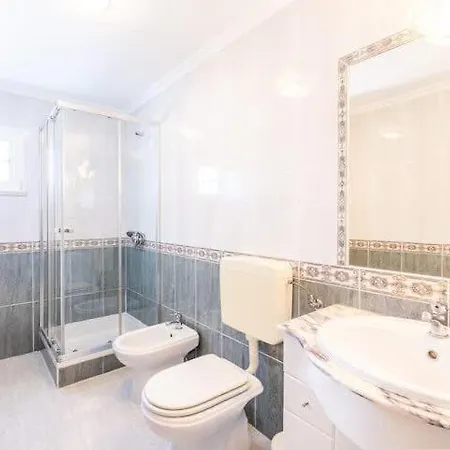 Maria - Complex With Tennis Court And Restaurant,pool Nyaraló